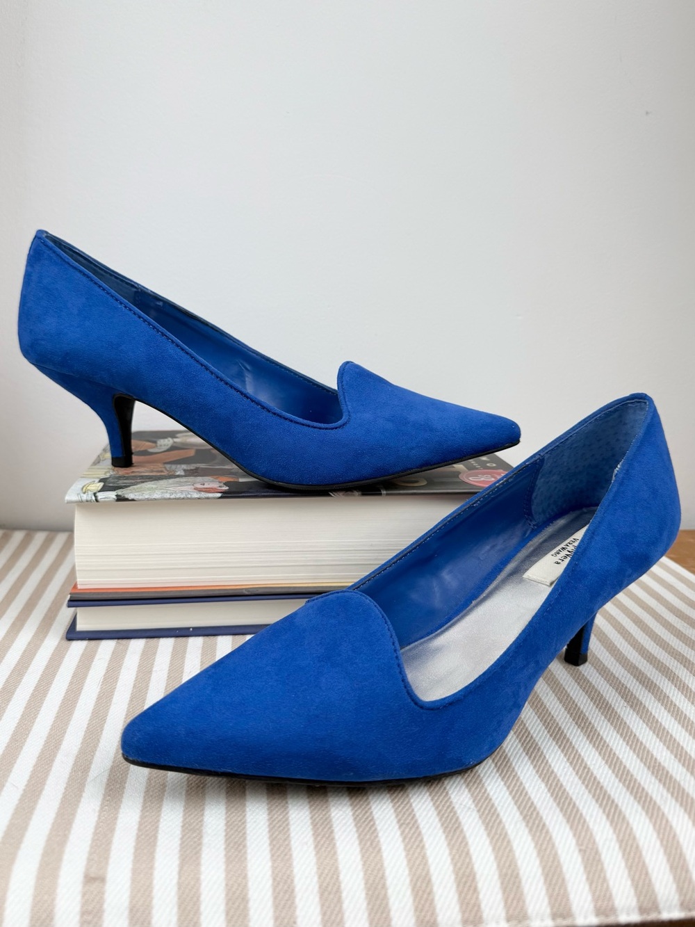 Simply Vera by Vera Wang Blue Suede Kitten Heels | Size 9